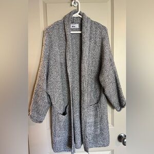 CLOSET CLEAROUT FINAL PRICE 
The Skinny x Dew Cardigan One Size